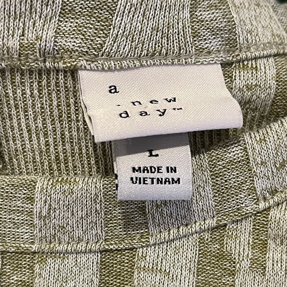 A New Day Top - Picture 4 of 4